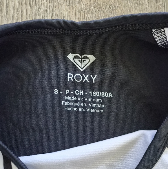 Roxy Long Sleeve Rashguard - Picture 2 of 4